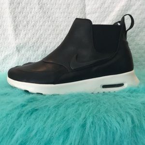 ~Women’s Nike Black Sneakers Size 8.5